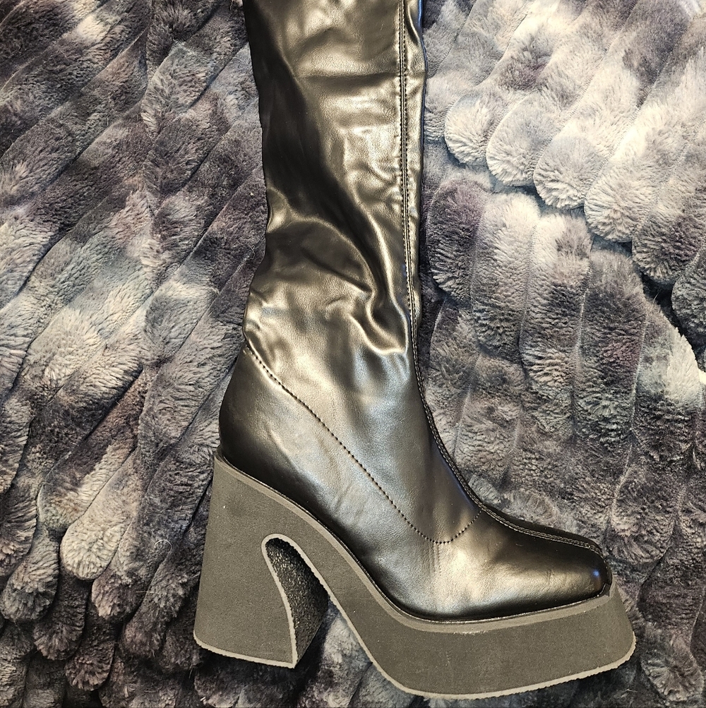 Elegant Black Knee-High Women's Boots